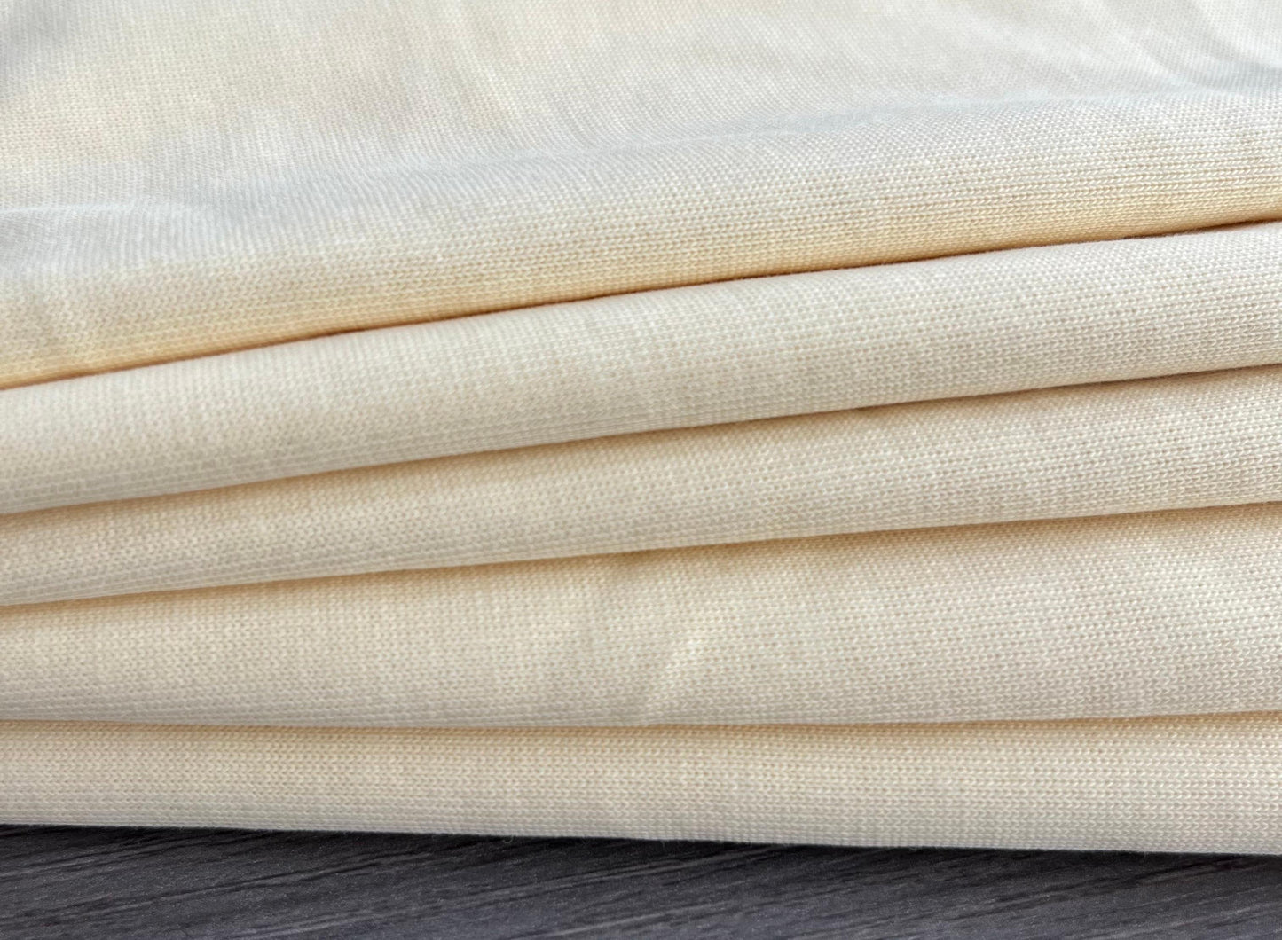 Durable Two-Ply Plain Weave Fabric – Smooth, Breathable, Perfect for Clothing and Home Textiles